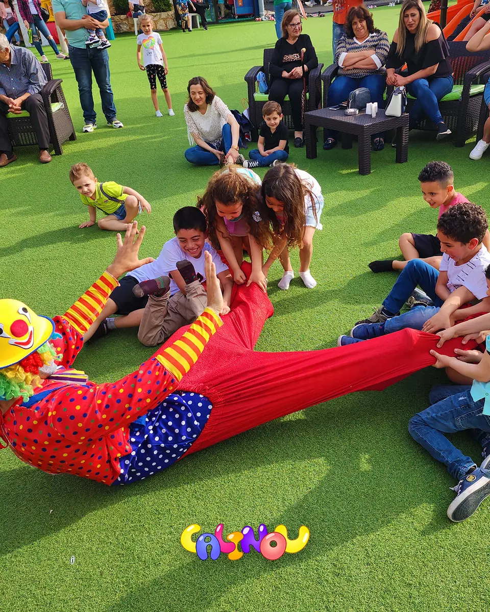 Children playing with the Calinou team
